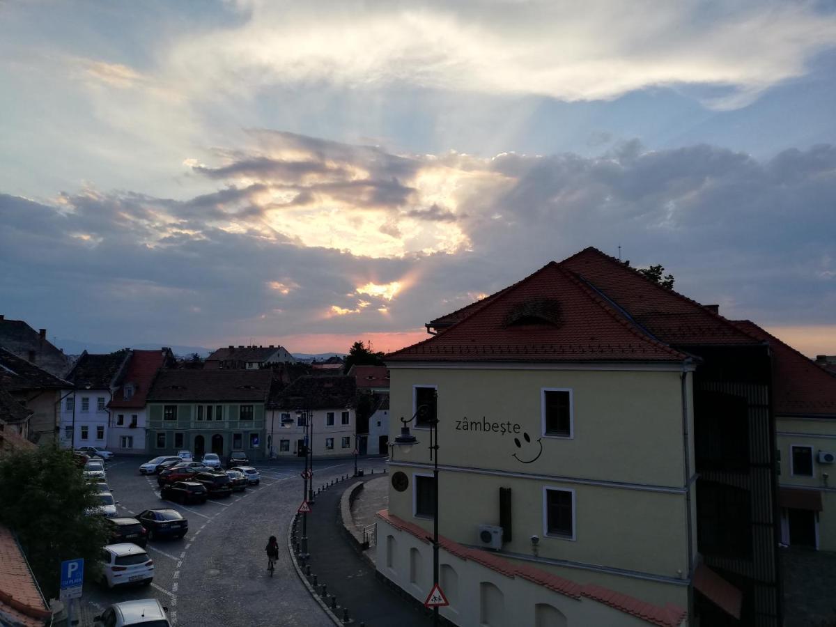 Appartement Zur Linde à Sibiu Extérieur photo